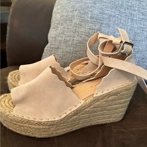 Gorgeous blush scallop detail espadrilles!